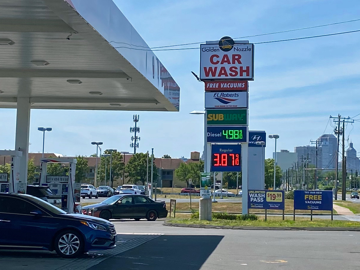 Gas Prices Continue To Drop In Connecticut | CT News Junkie